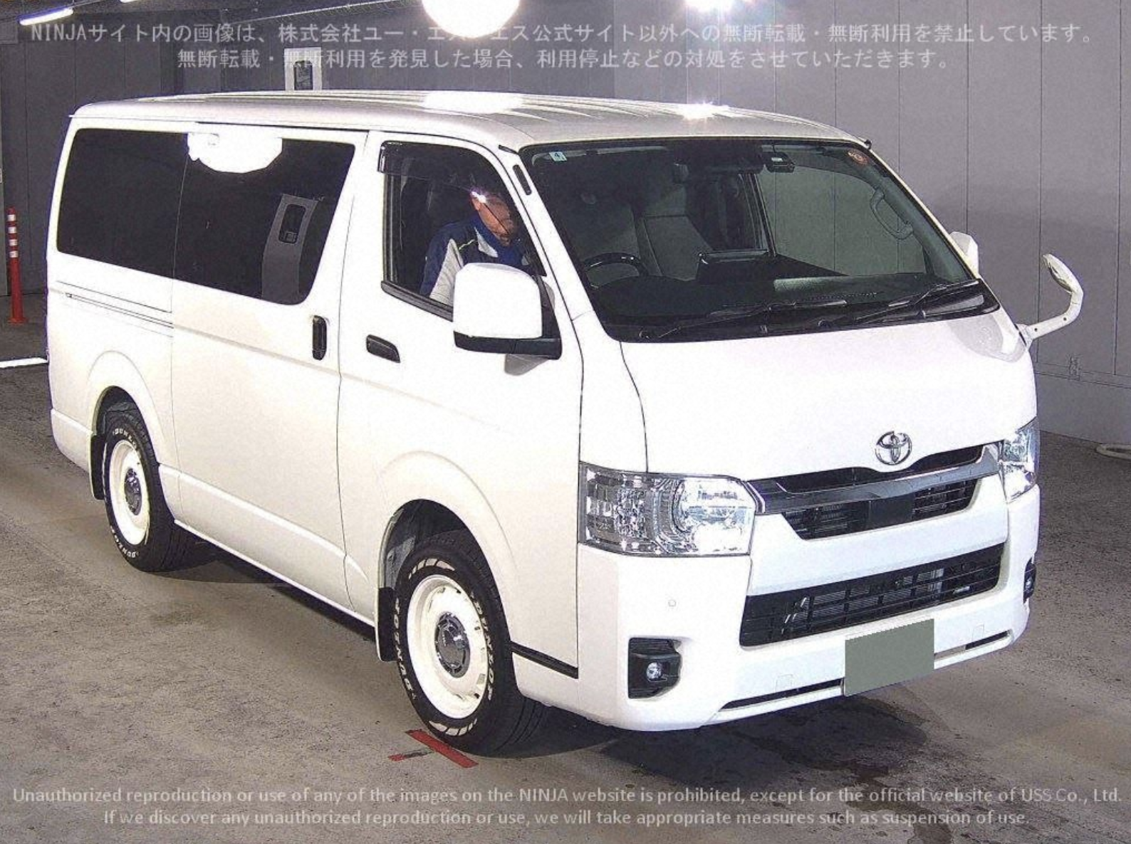 TOYOTA HIACE VAN